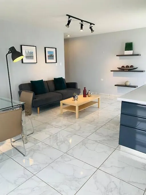 Xevize Apartment 3 Palm Beach
