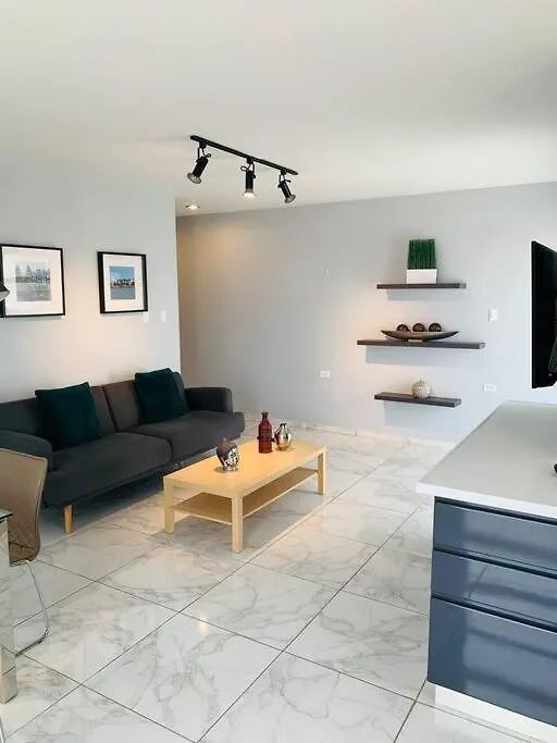 Xevize Apartment 3 Palm Beach Aruba